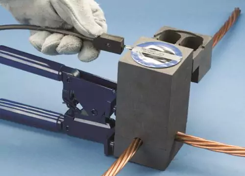 Exothermic welding mould producing a molecular conductor joint