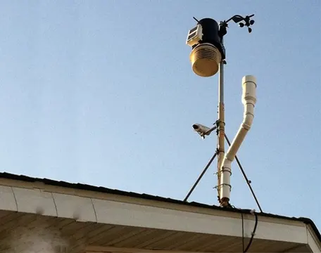 Lightning detection and warning system installed on site