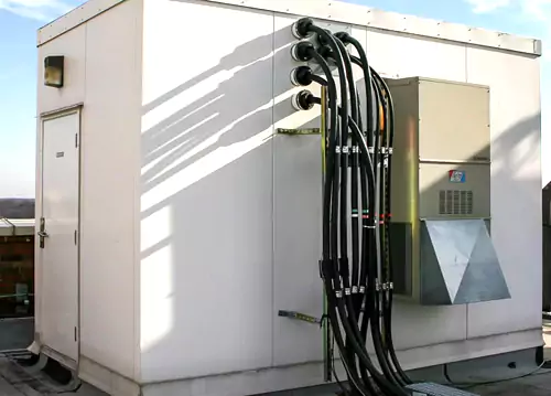 Green modular telecom shelter assembled on site