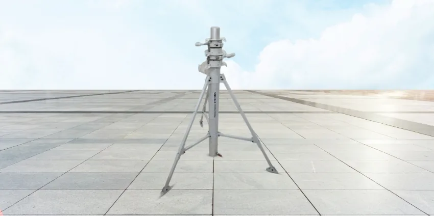 Winch type telescopic mast on a tripod stand